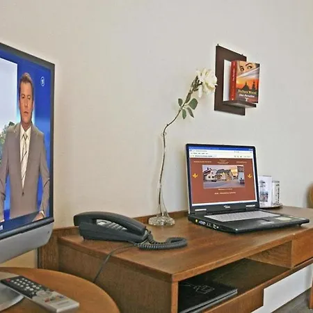 Zur Krone 酒店 Ronneburg (Hessen)